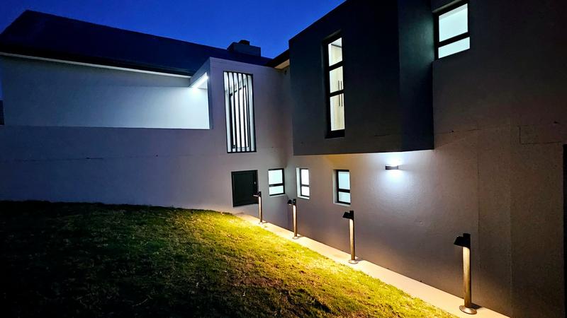 4 Bedroom Property for Sale in Outeniquasbosch Western Cape